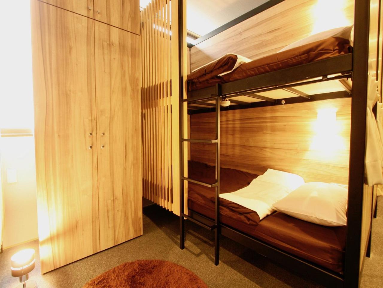 Namba Guesthouse Hive Osaka Exterior photo